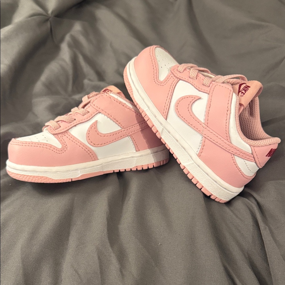 Nike Dunks Kids Sneakers in Pink and White